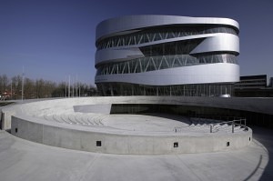 1)_Voorzijde_Mercedes-Benz_Museum