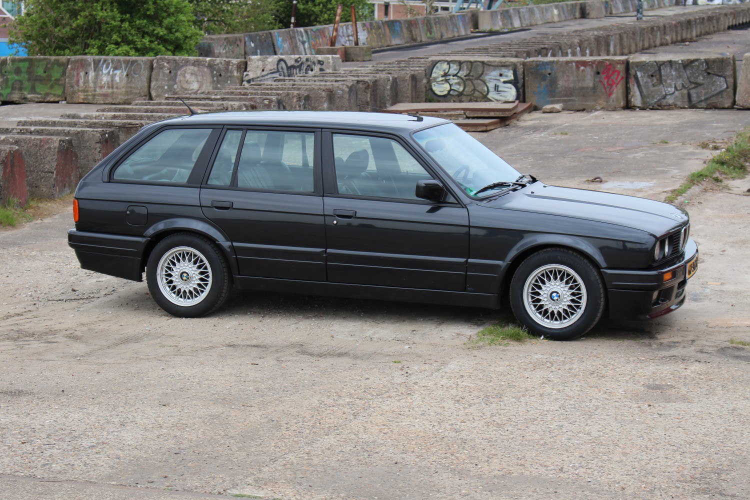 Bmw e30 325i touring review