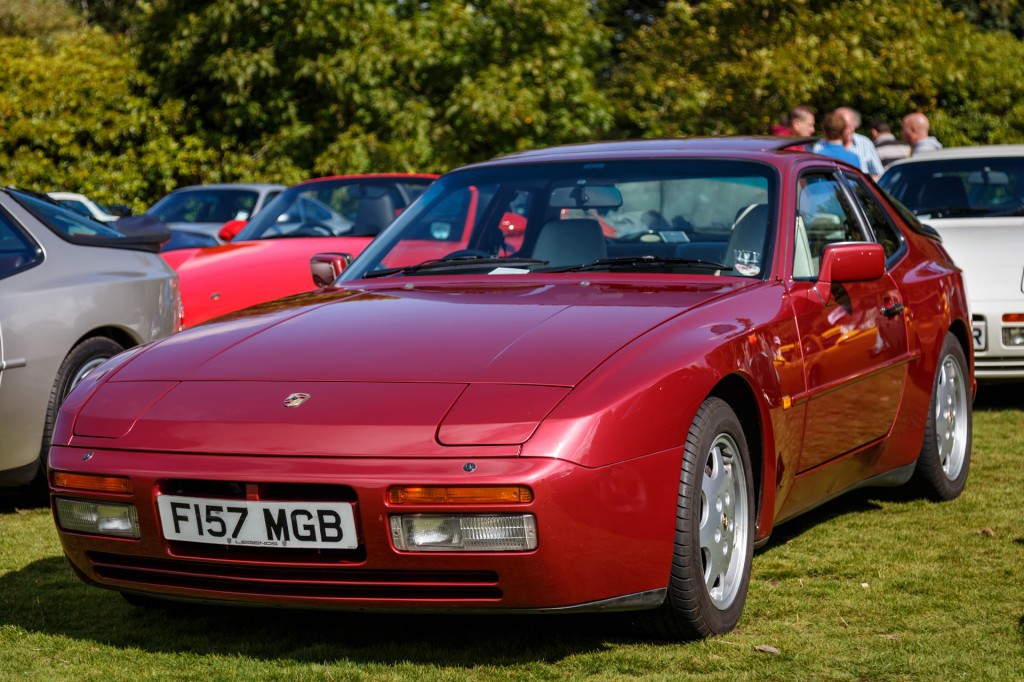 Porsche 944